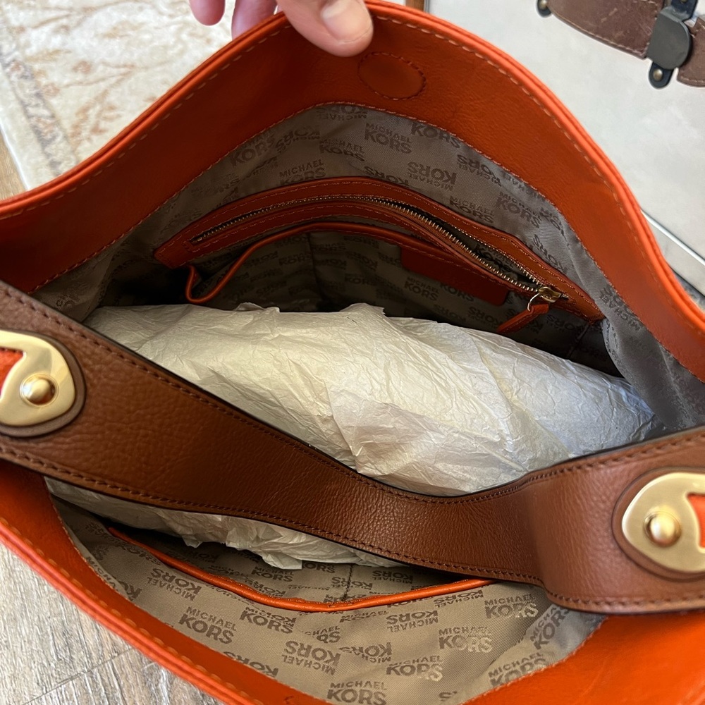 Beautiful Michael Kors 🍊 orange bag - Picture 6 of 13